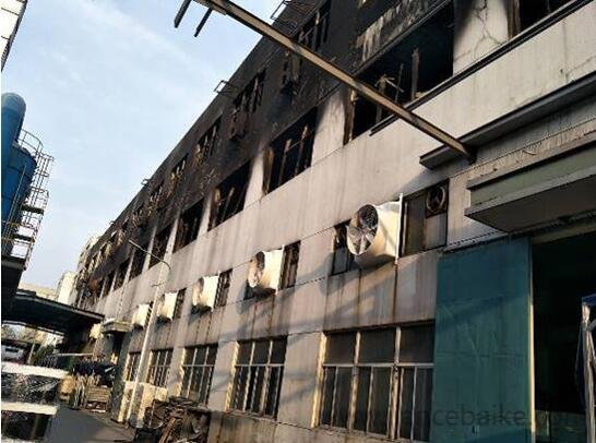 宁波某公司2号车间火灾后窗户受损