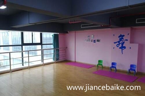 上海市青浦区某生活广场房屋完损检测